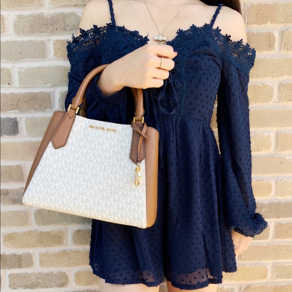 Michael Kors Handbags - ‼️SALE‼️ 👜💕- NWT Michael Kors Satchel crossbody